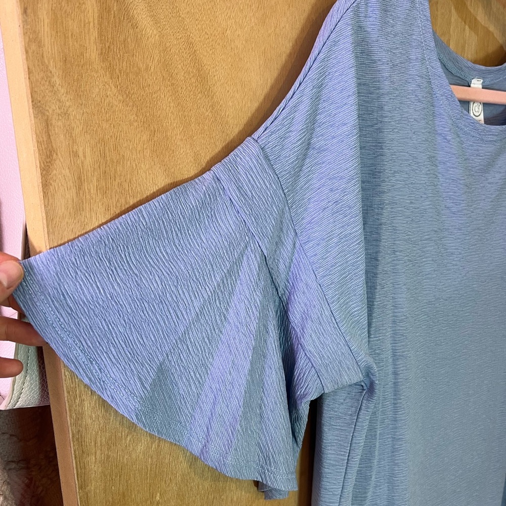 Lightweight Oversized Ruffle Tee - Picture 4 of 4